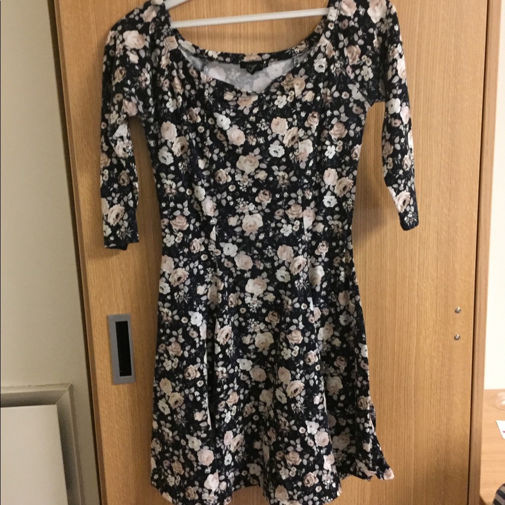 Off shoulder float dress.